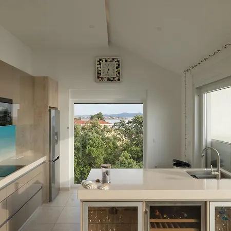 Penthouse Sky With Private Jacuzzi On * 比比涅