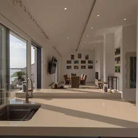 Penthouse Sky With Private Jacuzzi On * 比比涅