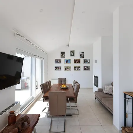 Penthouse Sky With Private Jacuzzi On * 比比涅