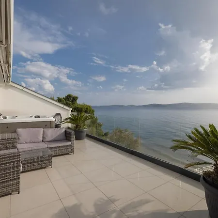 Penthouse Sky With Private Jacuzzi On Бибинье