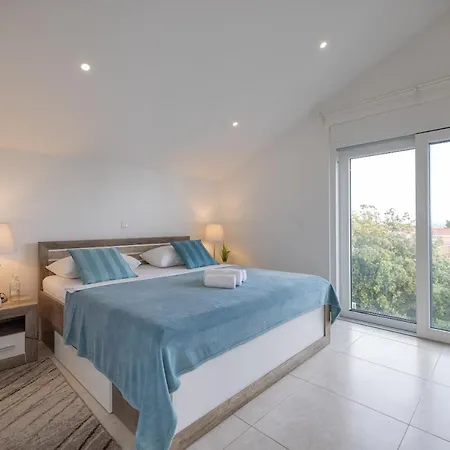 Penthouse Sky With Private Jacuzzi On